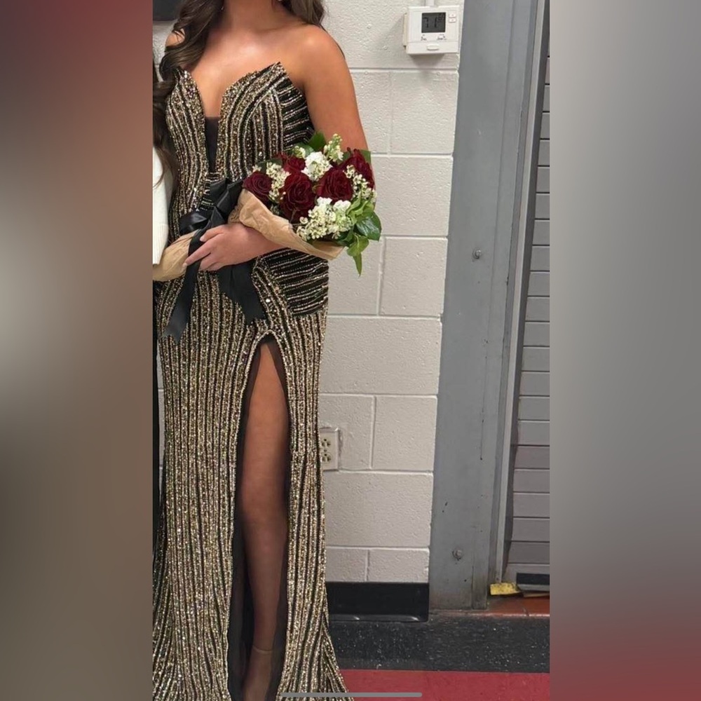 Portia and Scarlett Prom Dress